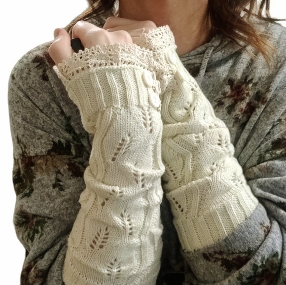Cream white Cable knit arm warmers with lace trim, new in packaging - Picture 1 of 6